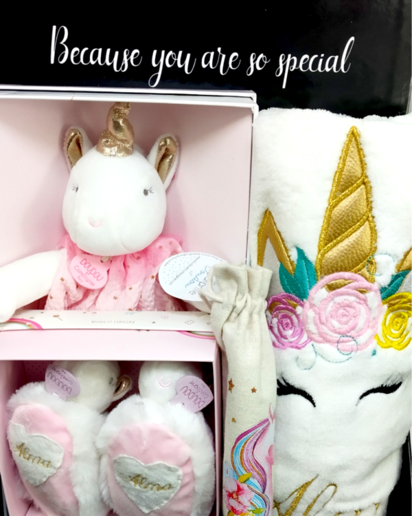 coffret naissance personnalisé brodé licorne doudou et compagnie personnalisées Lucie attrape rêve